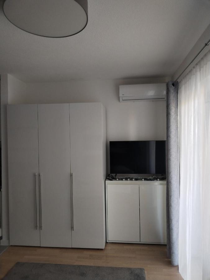 Апартаменти Studio Apartman Implex Джяково Екстер'єр фото